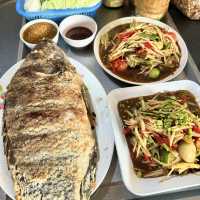 タイ風あんかけ焼きそばが美味しいローカルレストラン🇹🇭