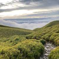 Chasing Peaks and Clouds at Qilai Nanhua