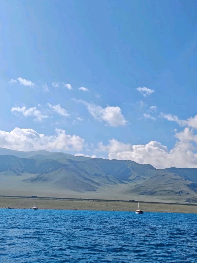 Sayram Lake: A Hidden Gem in the Tianshan Mountains Sayram Lake: A Hidden Gem in the Tianshan Mountains