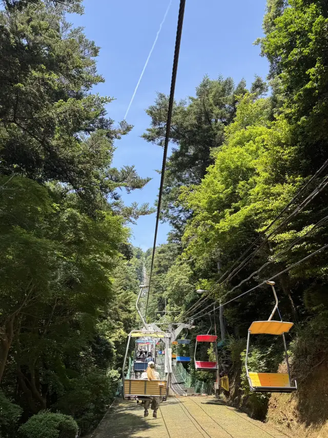 "Mount Takao Lift" The most refreshing 12 minutes in Tokyo.