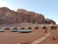 🏜️✨ サハラ砂漠で一生に一度の体験！「Aicha Luxury Camp」で星空と砂漠に包まれた贅沢な夜を過ごしまし