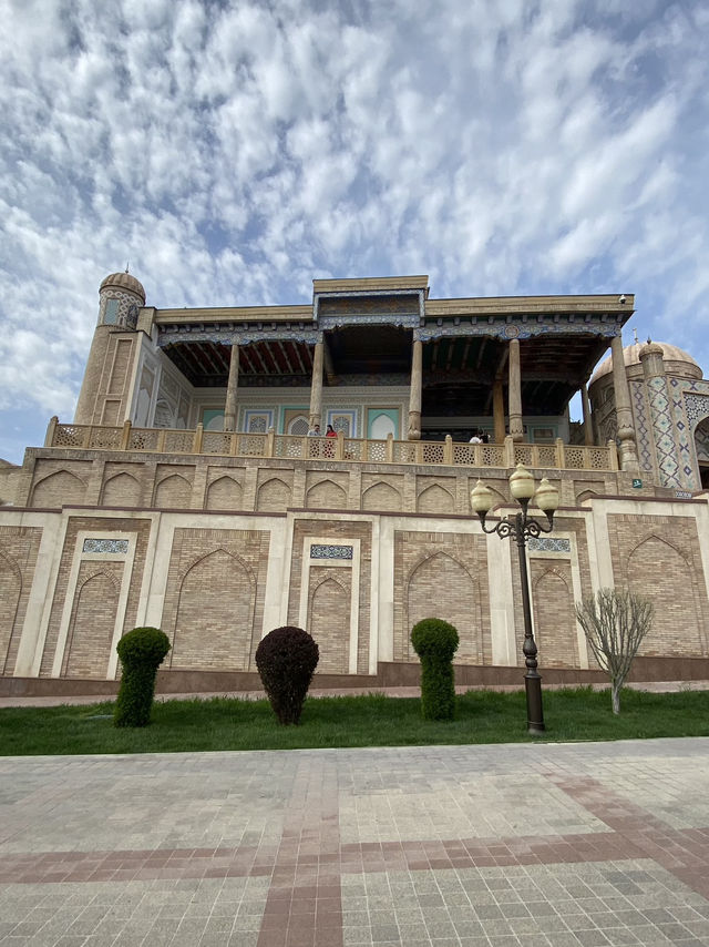 A Sanctuary of Serenity: Hazrat Khizr Mosque