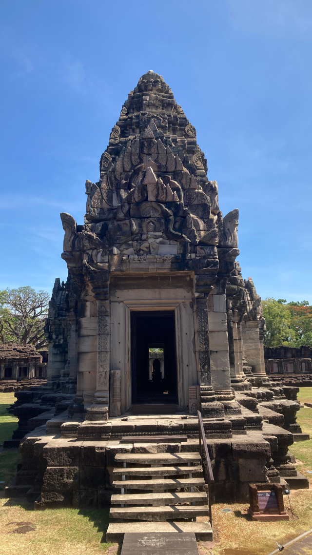  ปราสาทหินพิมาย เสน่ห์แห่งอารยธรรมขอมกลางโคราช