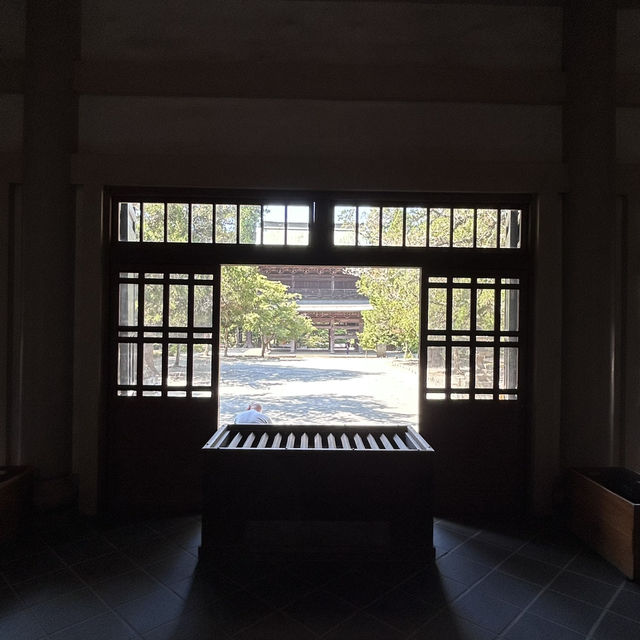 The Heart of Zen: Solo Contemplation at Engaku-ji's Butsuden 🏯 The Heart of Zen: Solo Contemplation at Engaku-ji's Butsuden 🏯
