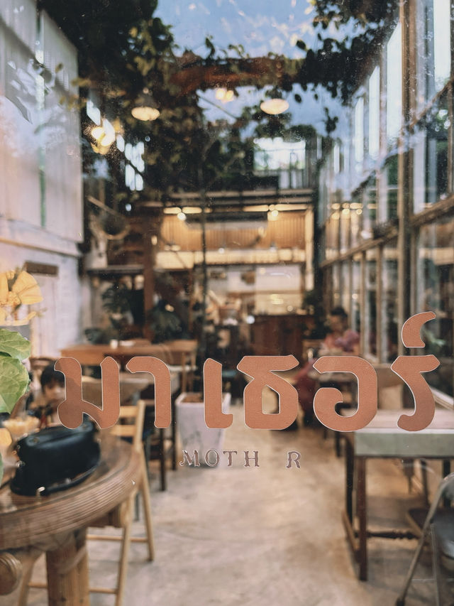 มาเธอร์ ร้านไอติมในบ้านไม้ ที่บางพระ ศรีราชา