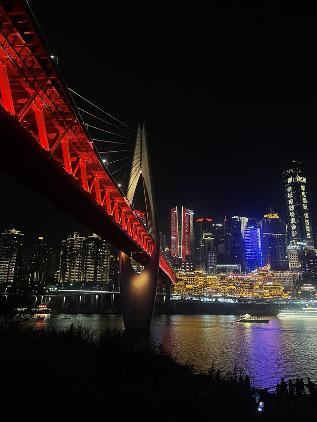 🏙️✨ “ฉงชิ่ง” (重庆) เมืองภูเขาที่ไม่เคยหลับ 🌉🔥