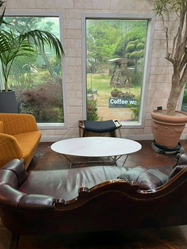 카페 속 정원에서 커피 한잔, 커피와유☕