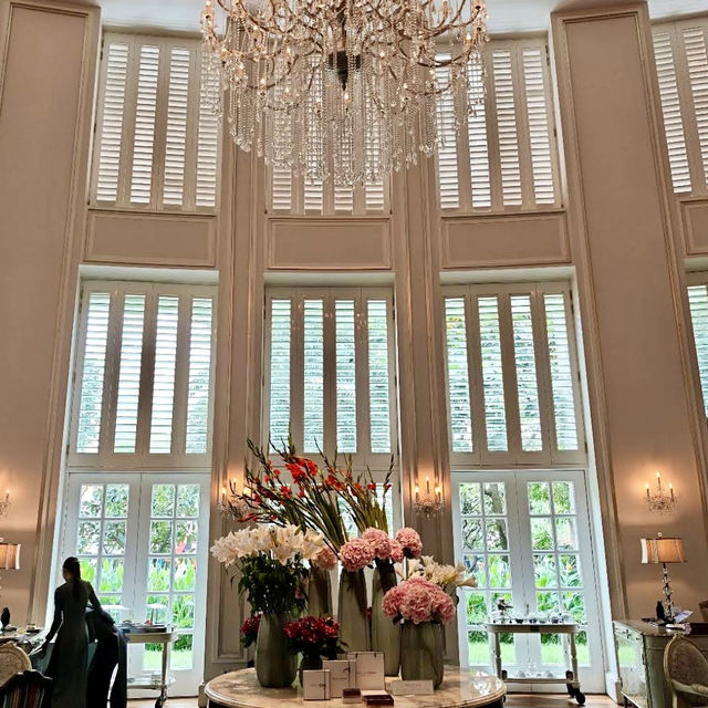 A Lush Oasis of Elegance in the Heart of the City 🌿✨