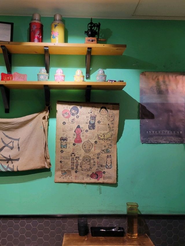 日曆牆下的甜品空間☕️懷舊港風cafe 日曆牆下的甜品空間☕️懷舊港風cafe