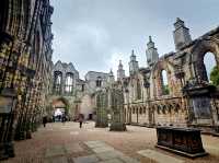 Holyrood Palace & Abbey : A Walk Through Royal History 