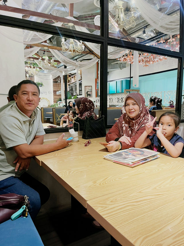 🍕 Family Birthday Feast at 10 Gram IOI City Mall — Pizza & Brownies Stole the Show! 🎂✨