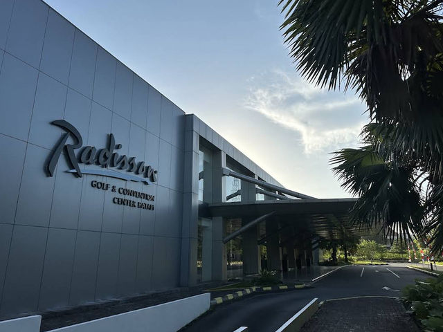 🏌️‍♂️ Spacious Luxury at Radisson Golf & Convention Center Batam