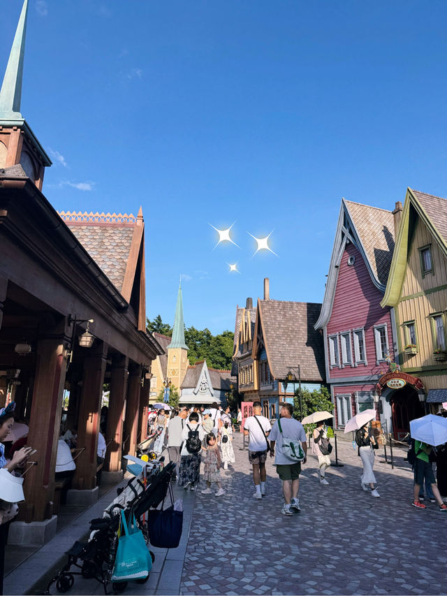 Arendelle Village at Hong Kong Disneyland ❄️