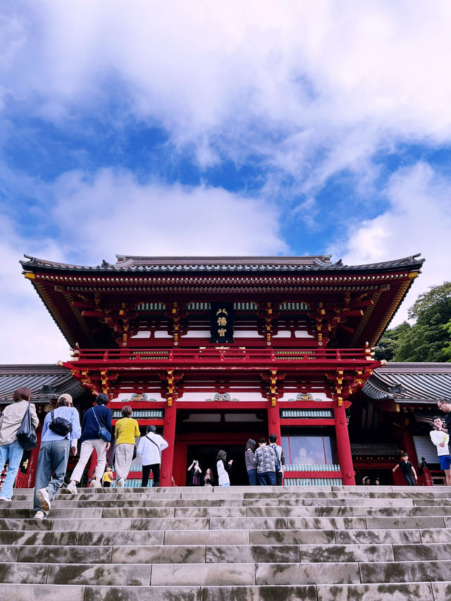 Tsurugaoka Hachimangu Shrine: A Majestic Blend of History, Architecture, and Serenity 