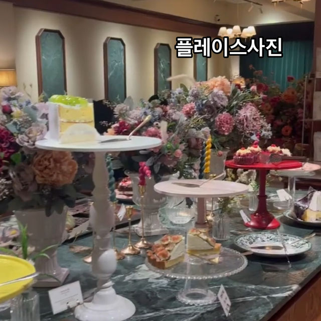 🍰 앤티크커피 연남점 — 클래식과 달콤함이 공존하는 감성카페공간