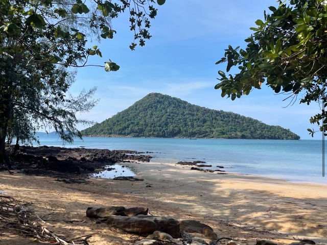 Koh Rong Sanloem កោះ​រ៉ុងសន្លឹម