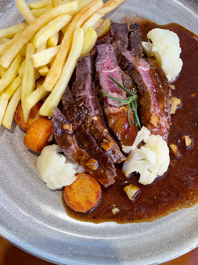 Saparis Eatery & cocktail bar Saparis Eatery & cocktail bar