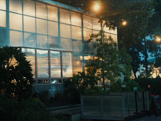 Golden-Hour Catch-Up: Why The Glasshopper Is Perfect for Afternoon Conversations