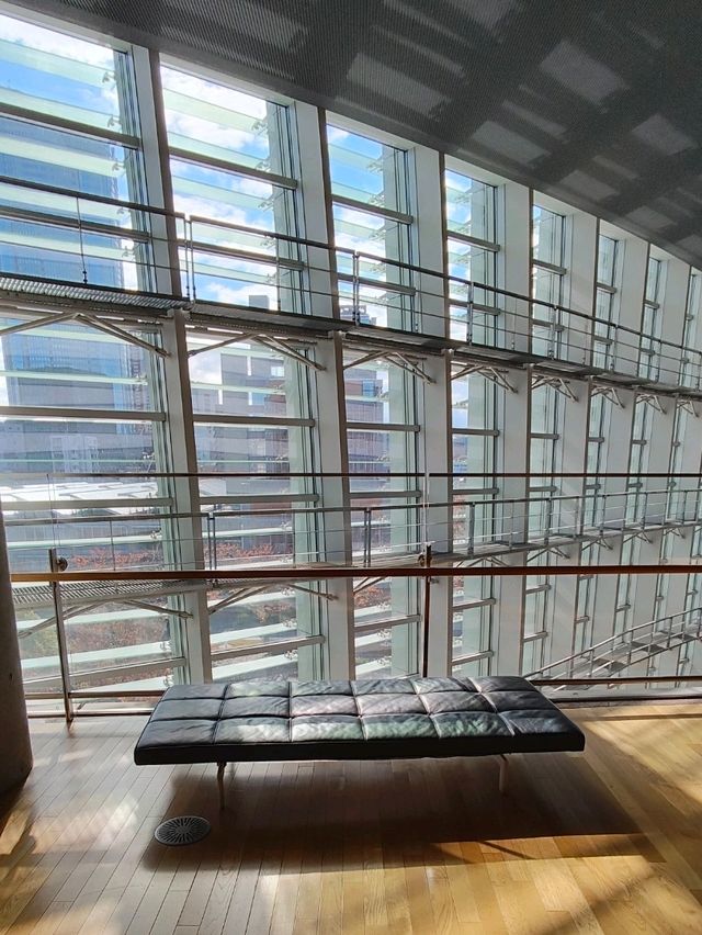 東京國立新美術館 光影與幾何之美 東京國立新美術館 光影與幾何之美