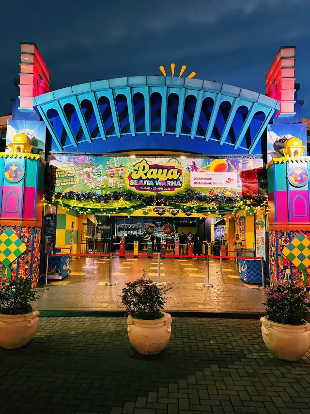 Sunway Lagoon Entrance: Raya Magic in Full Bloom