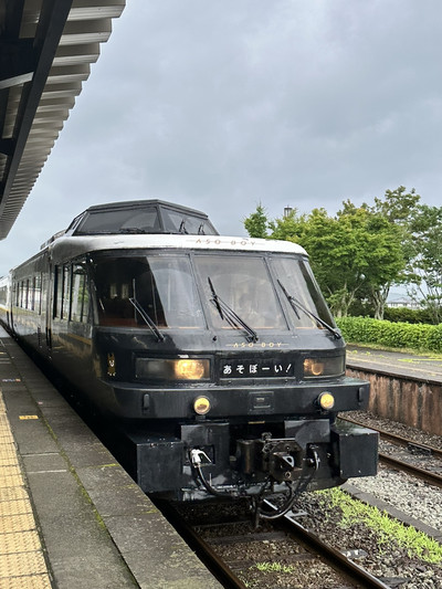 日本JR九州で大人気の観光列車～「あそぼーい！」とくろちゃん