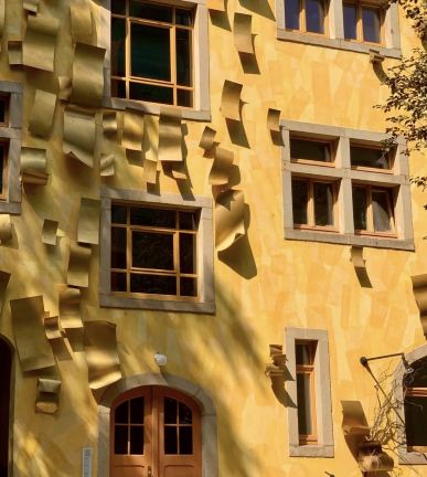 Street Art, Musical Funnels & Bohemian Vibe: Kunsthofpassage