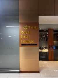 👑 รีวิว Royal First Lounge การบินไทย สนามบินสุวรรณภูมิ — อย่าพลาดเด็ดขาด อาหารบริการดีสุดๆ😁
