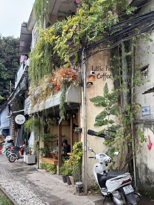 Where to Watch the Train in Hanoi: Little Forest Coffee | Trip.com