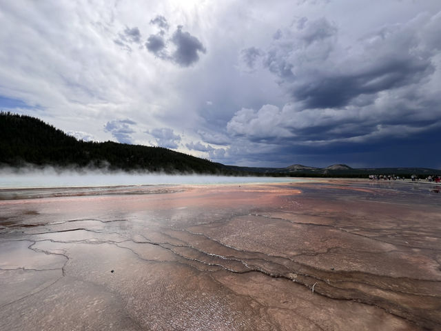 壯麗色環下的奇蹟：Grand Prismatic Spring 親眼所見的震撼