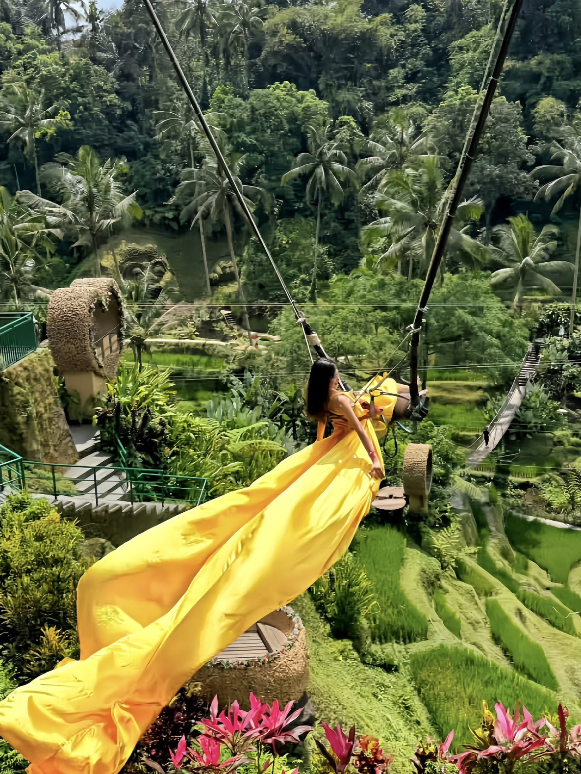 When visiting Ubud, you absolutely can't miss the stunning rice terraces!

Just about a 25-minute drive from Ubud Palace, there are two highly popular rice terrace spots in the area:

📍Tegallalang Rice Terrace
📍Alas Harum Bali

The two attractions are only a 5-minute walk apart, but I highly recommend Alas Harum Bali.

Alas Harum is more than just rice terraces; it's more like a massive scenic park.

Aside from the lush, cascading green terraces, it features an infinity pool, giant swings, bird's nest photo spots, a luwak coffee experience, majestic statues, and thrilling activities like the Sky Bike and Flying Fox. You can easily spend half a day here without getting bored, and it’s incredibly photogenic.

On the other hand, I was personally a bit disappointed with Tegallalang Rice Terrace.

The scenery wasn't as extraordinary as I expected, and it felt heavily commercialized. If your time is limited, I'd suggest just heading straight to Alas Harum Bali.

🎫 Admission: Around 50K IDR/person (prices are similar for both places)

Additionally, both locations offer:
✔ Giant swings
✔ Flowing dress rentals for photoshoots
✔ Terrace-view restaurants
✔ Coffee tasting experiences

If you want to capture the classic beauty of Bali's rice terraces and enjoy a variety of activities all in one place, Alas Harum Bali is a definite must-add to your bucket list!

      Attractions Attractions Independent Travel Travel   