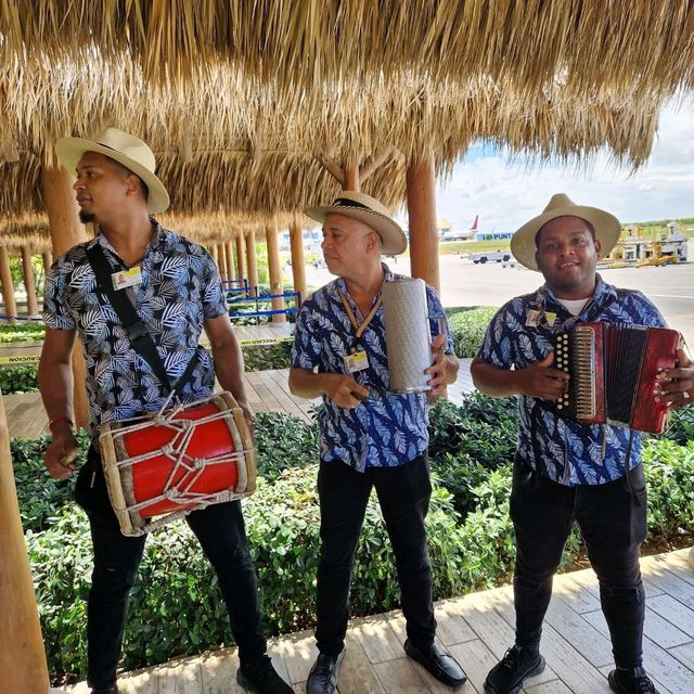 ✈️🌴 Exploring Punta Cana Airport's Tropical Charm!