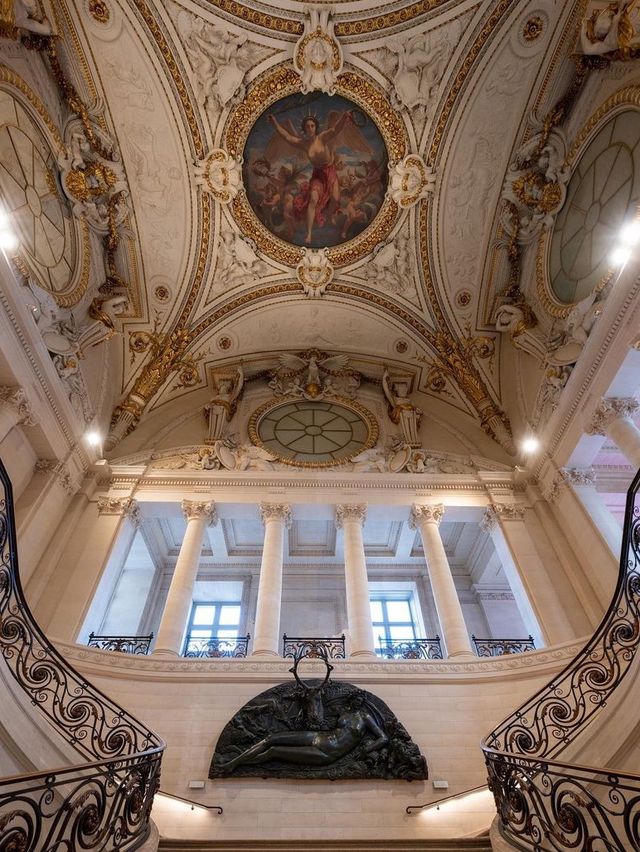 Louvre Museum, Paris 🏰🎨