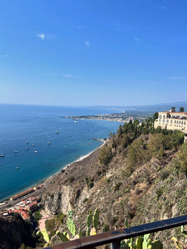 Taormina is the gem of Sicily 🇮🇹