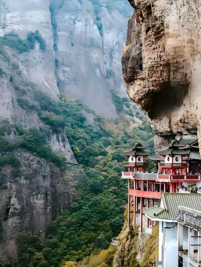 🏯 Lingtong Temple – A Serene Buddhist Haven in Zhangzhou