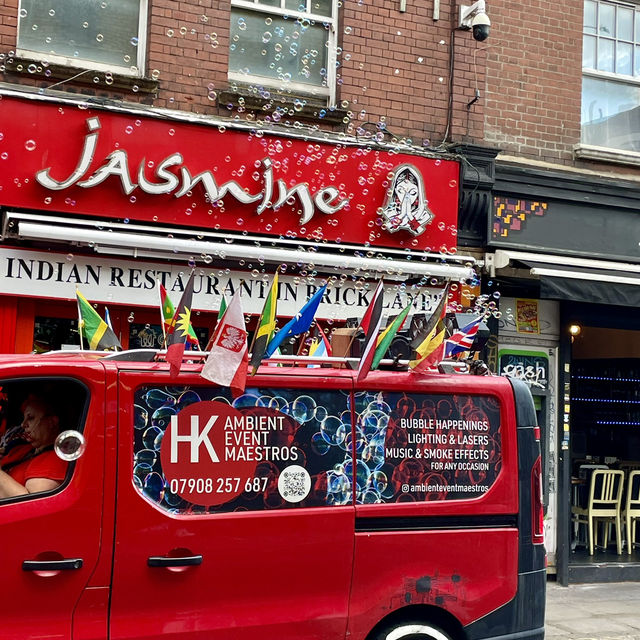 London🇬🇧Shoreditch & Its Canvas of Graffiti: London's Urban Art Gallery! 🏙️✨