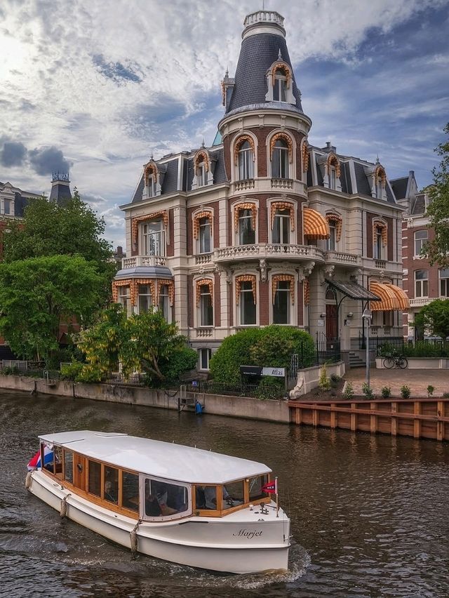 🌷 “Golden Canals & Tulip Dreams: A Day in Amsterdam” 🇳🇱