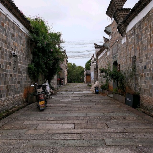 The Ancient Stage on Wanliuzhou Island 🎭🏞️🪵