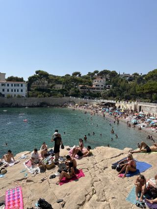 ฤดูร้อนทางตอนใต้ของฝรั่งเศส: ชายหาด Bestouan ในแคสซิส