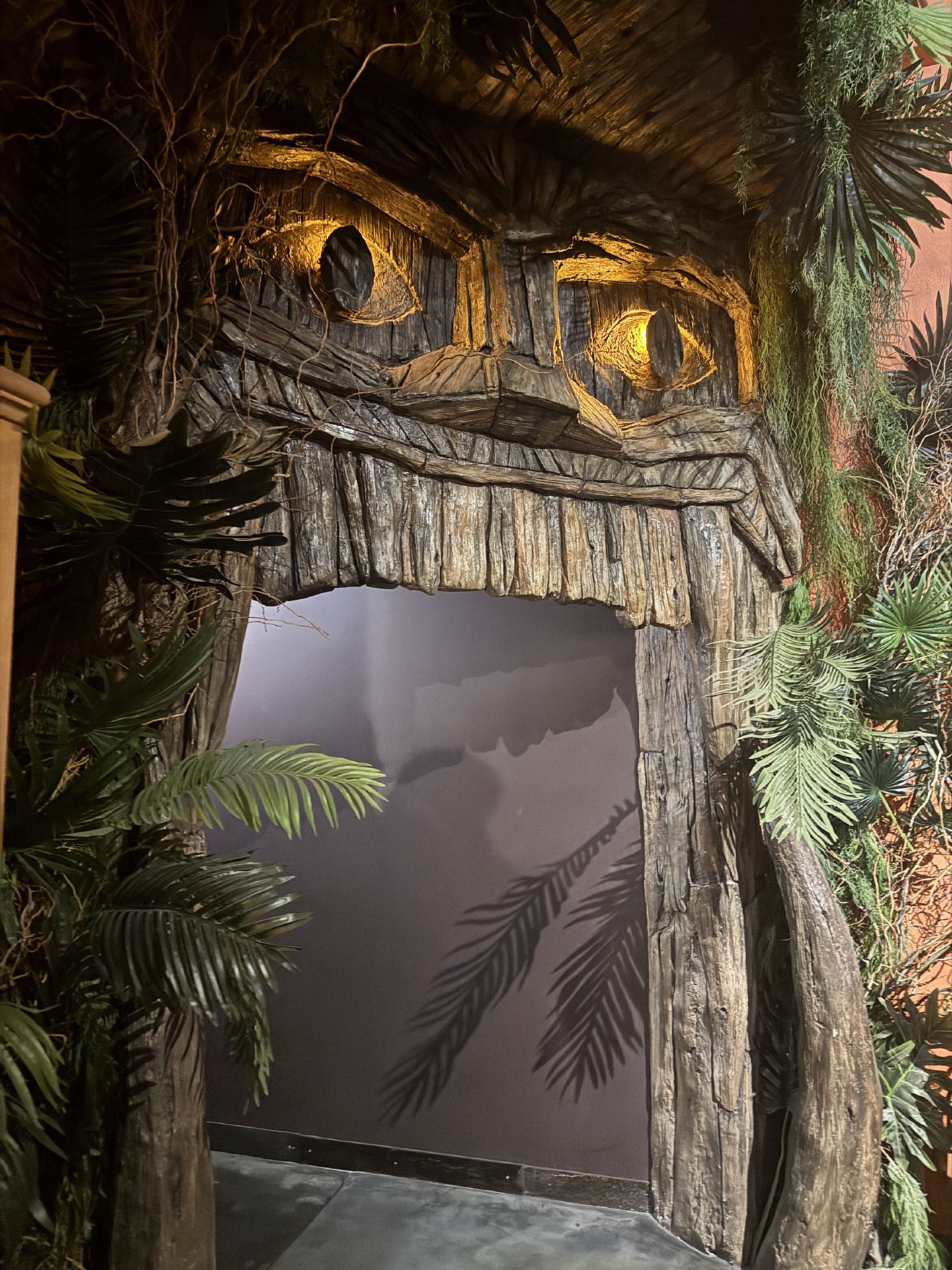 Is this the most insanely immersive dining interior in Yerevan? 🇲🇽🌴