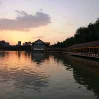 A Stunning Xi'an Lake