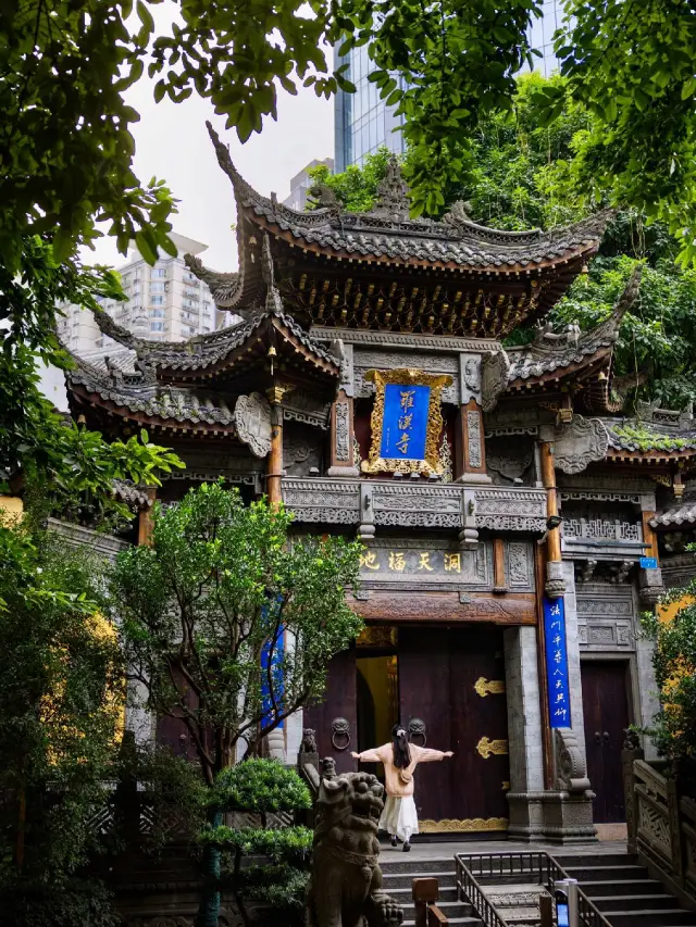 Hidden in plain sight! Chongqing Luohan Temple, a holy place for ancient style photography