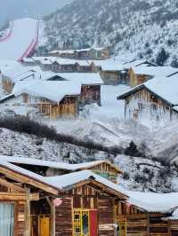 "川西雪景之旅：冬日滑雪泡溫泉的浪漫體驗"