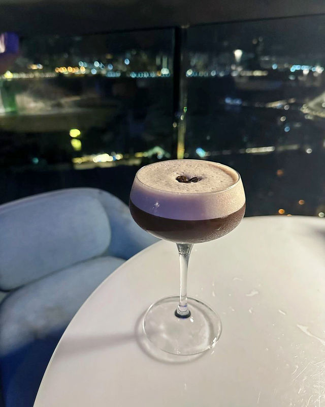 HK's Glamorous Escape: SKYE Bar