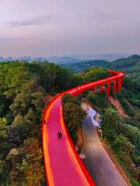 深圳天空之橋，隱秘在山林中的紅色飄帶||