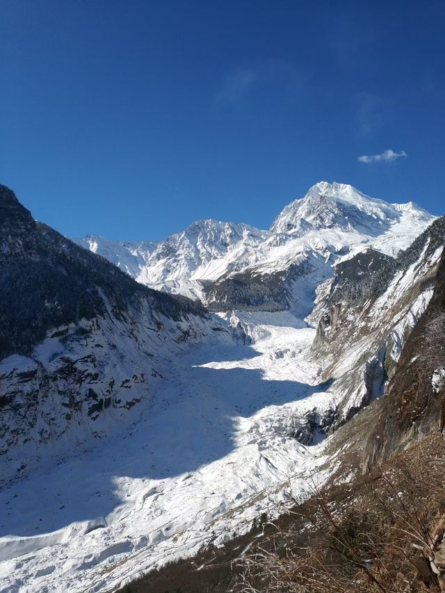 甘孜藏族自治州，欣賞日照金山再來泡個溫泉