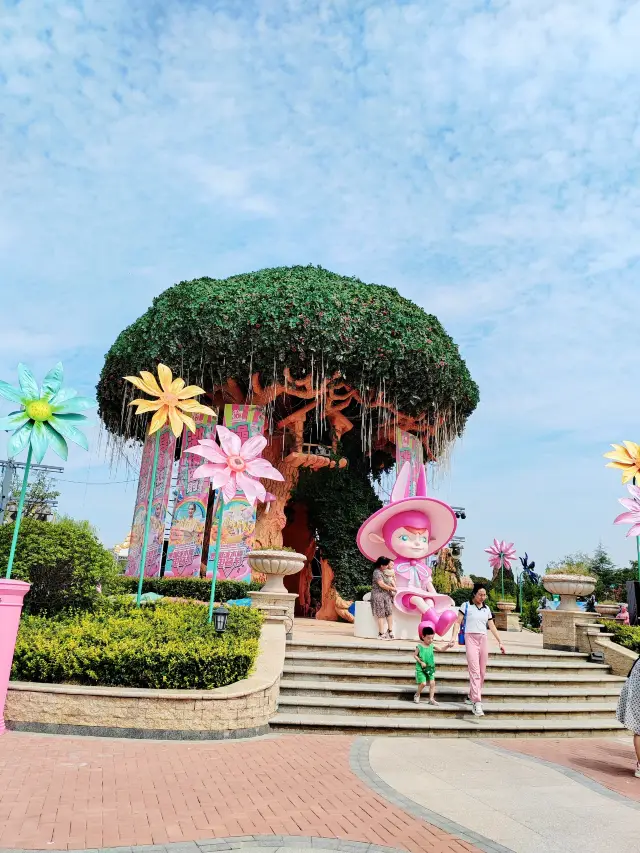 Happy Valley World Guide, great for taking kids out!