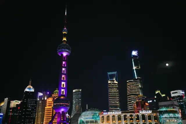 Truly immersive experience of the Bund's beautiful scenery! It's a must to take a boat trip when traveling with kids