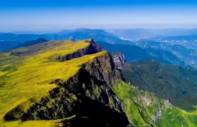 地球的邊緣：涼山州雷波龍頭山大斷崖