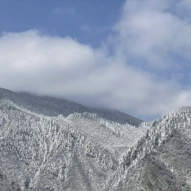 兩天一晚，花水灣+西嶺雪山攻略。❄️天氣漸涼，大約在冬季，成都人民又該泡溫泉了，白雪暖冬，泡湯賞雪。