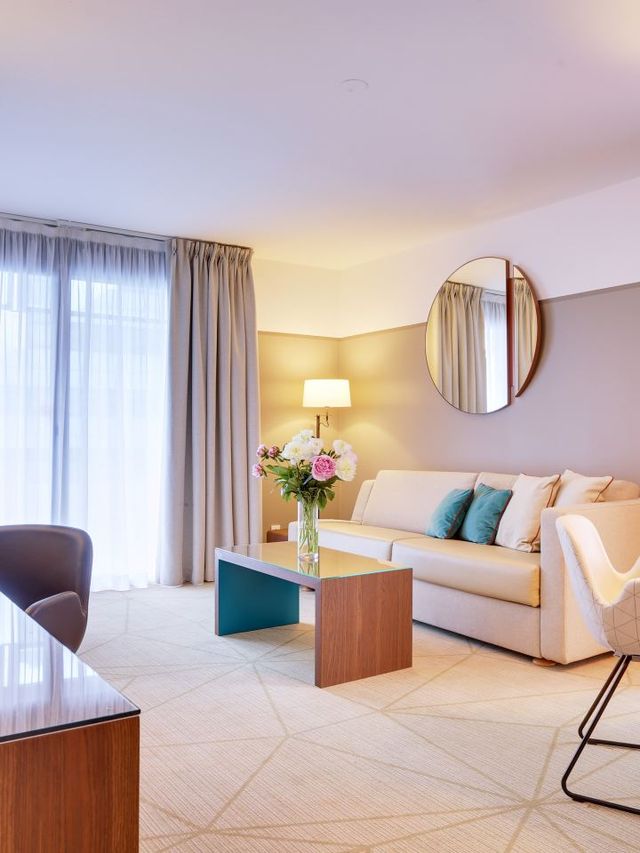 🏨✨ Parisian Elegance: Fraser Suites La Défense 🌟